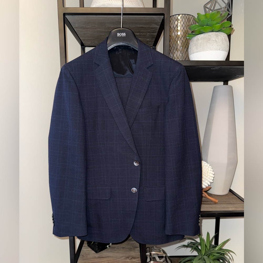 Hugo Boss Navy Seersucker Suit | Jacket 38R | Pant 32